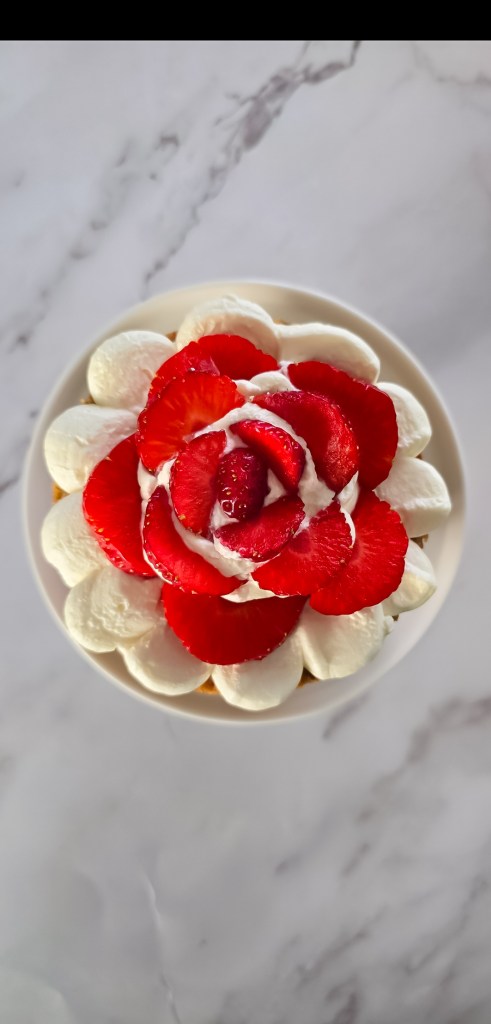Cake decorated like a rose with strawberries
