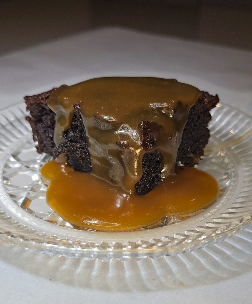 Sticky toffee pudding slice of cake with toffe