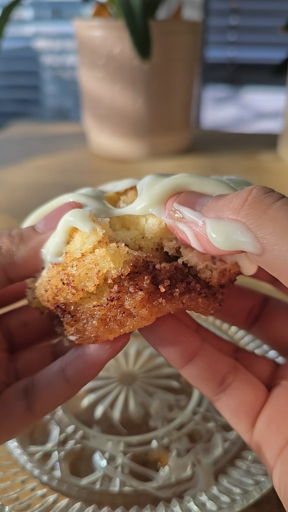 cinnamon roll cream cheese glaze