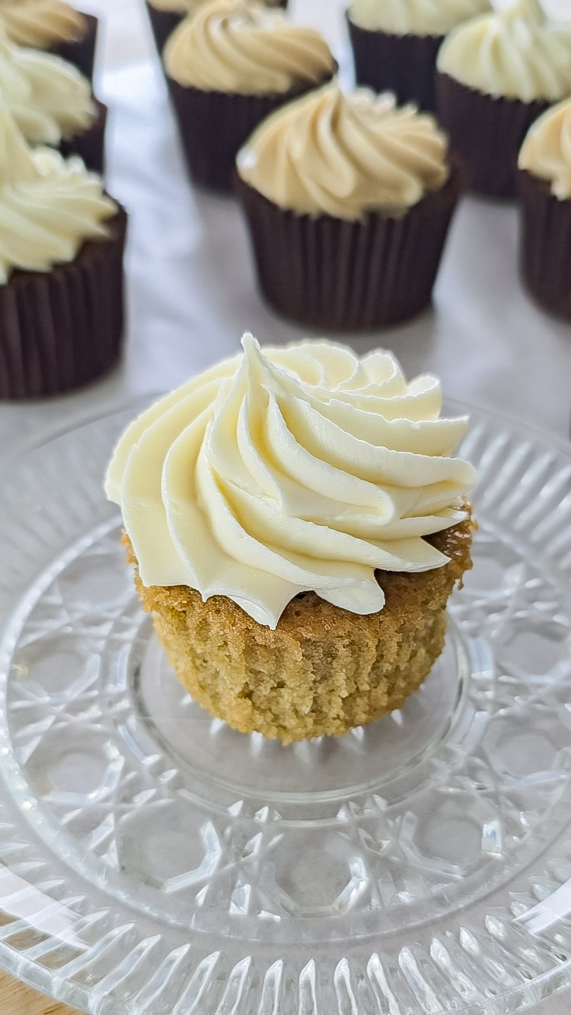 Brown Sugar Pistachio Cupcakes with White Chocolate&nbsp;Frosting