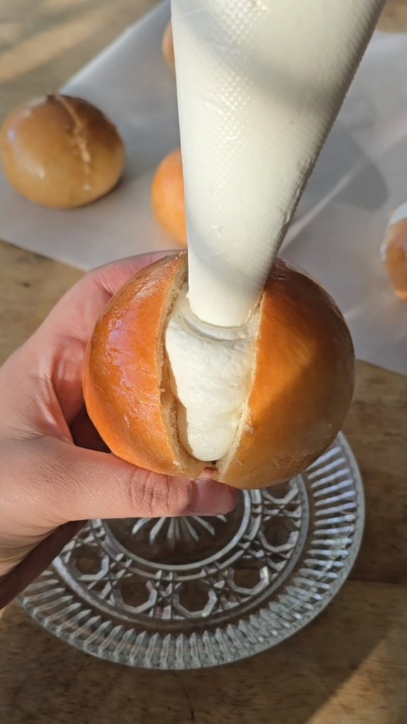 filling maritozzo cream bun